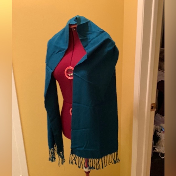 Blue fringe scarf 🔴 - Picture 1 of 2